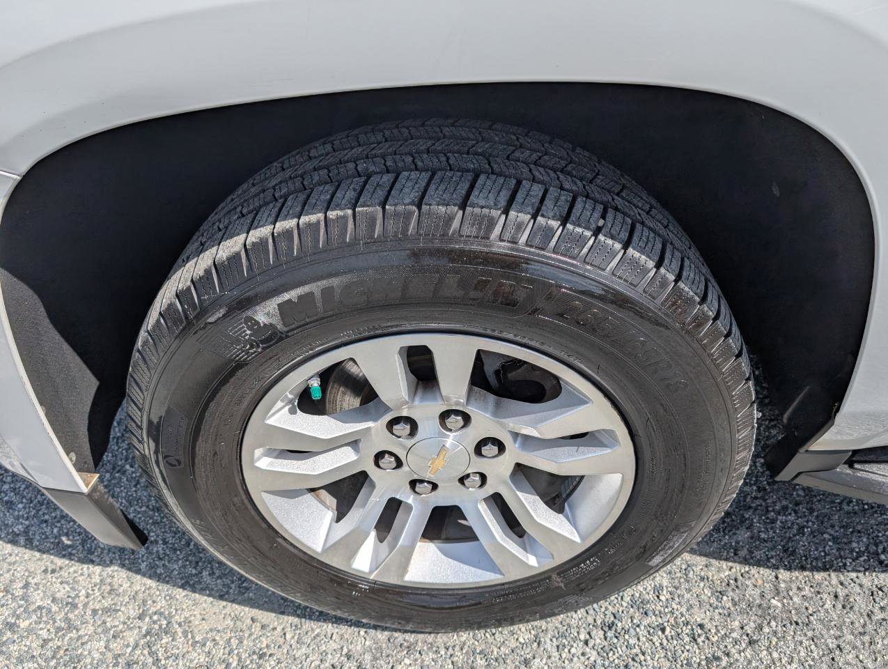 Used 2018 Chevrolet Suburban LT image 12