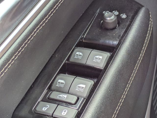 Used 2024 Jeep Wagoneer L Series II w/ Flexible Seating Group RWD image 24