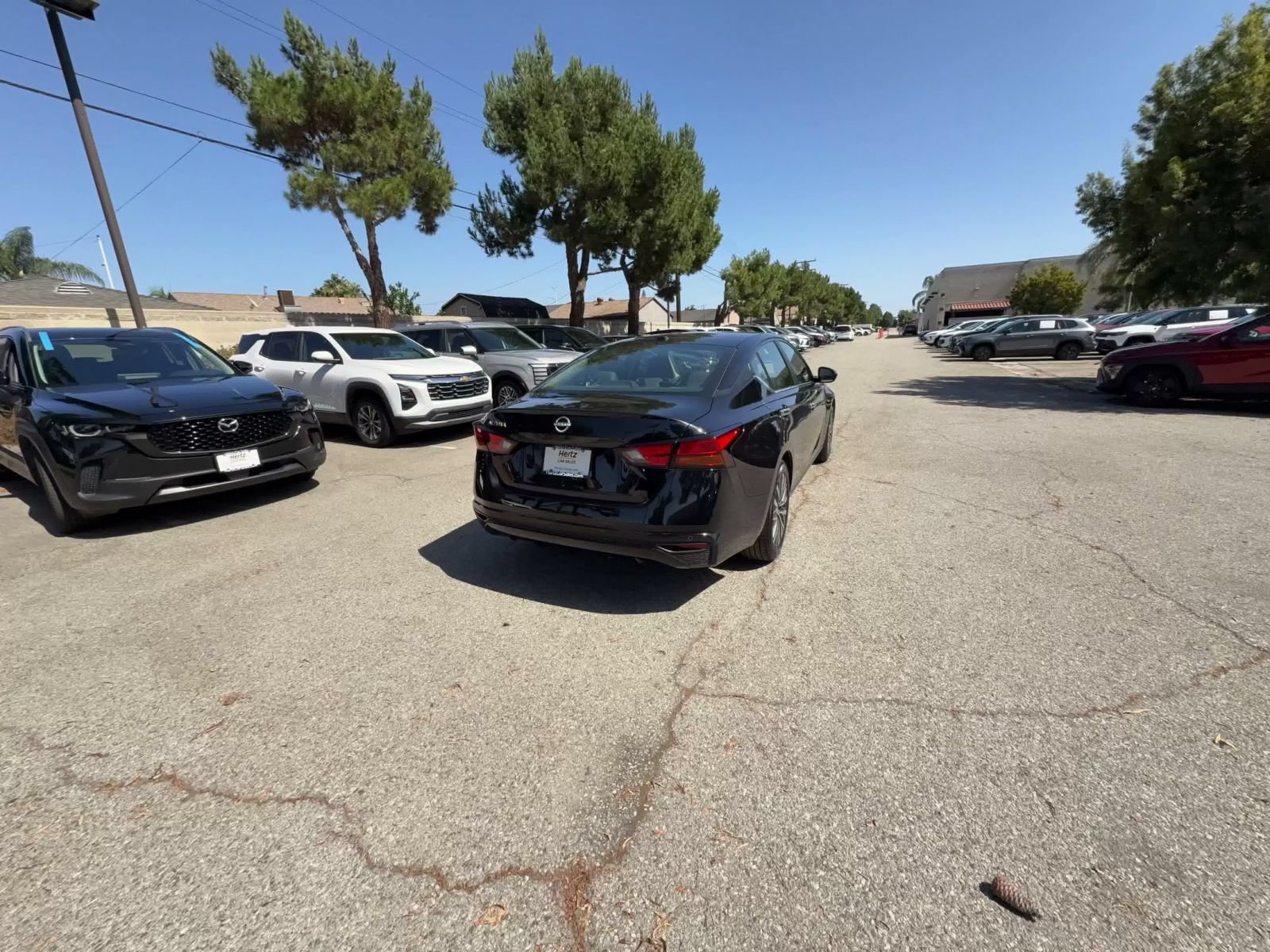 Used 2025 Nissan Altima 2.5 SV FWD image 14