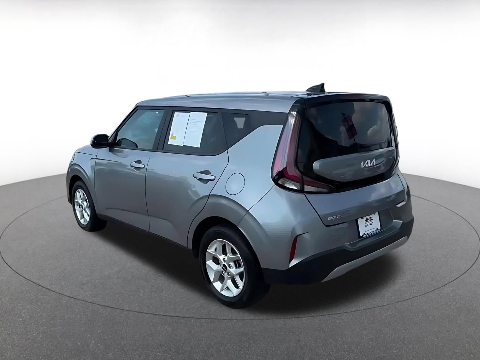 Used 2025 Kia Soul LX w/ LX Technology Package FWD image 9