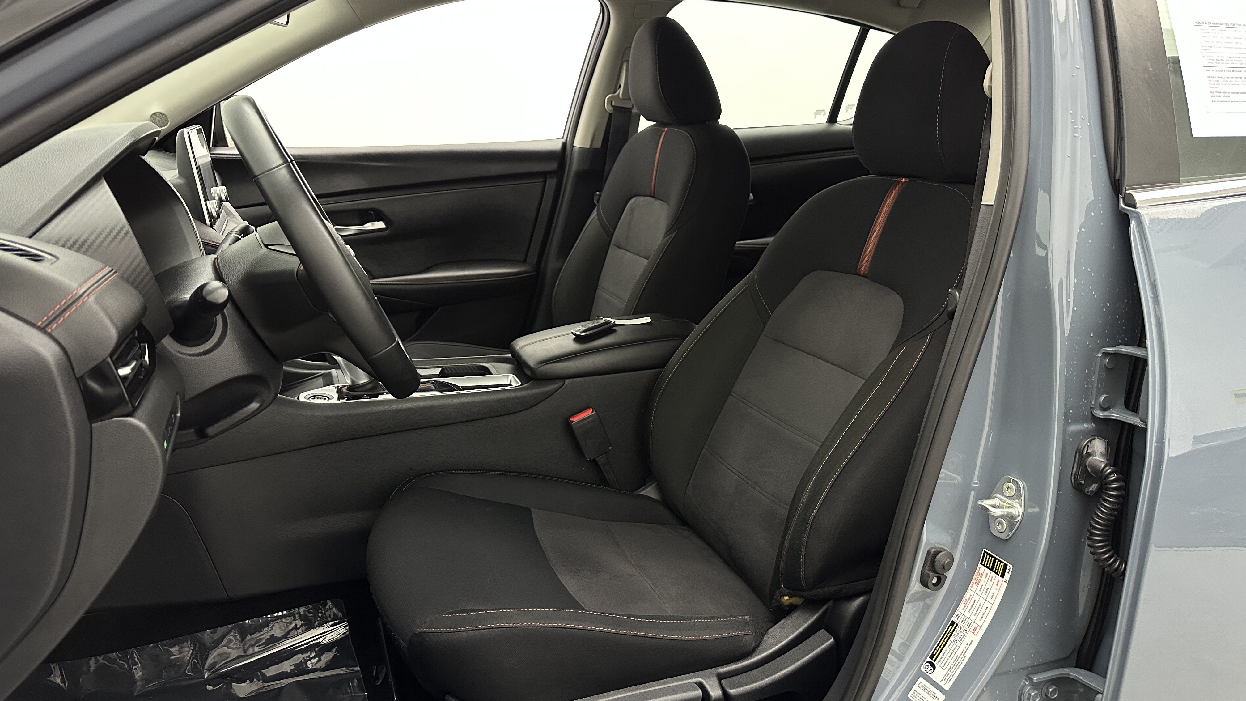 Used 2025 Nissan Sentra SR FWD image 14