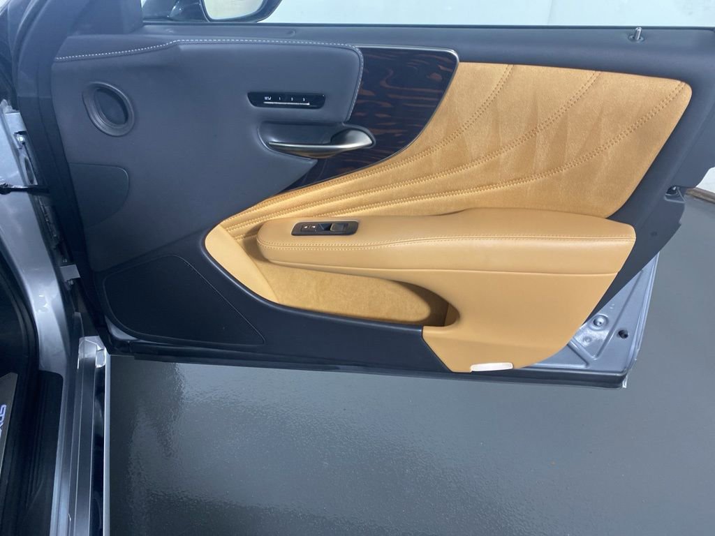 Certified 2023 Lexus LS 500 AWD w/ Interior Upgrade Package image 31