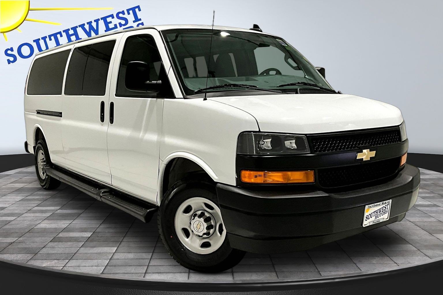 Used 2023 Chevrolet Express 3500 LS RWD image 3