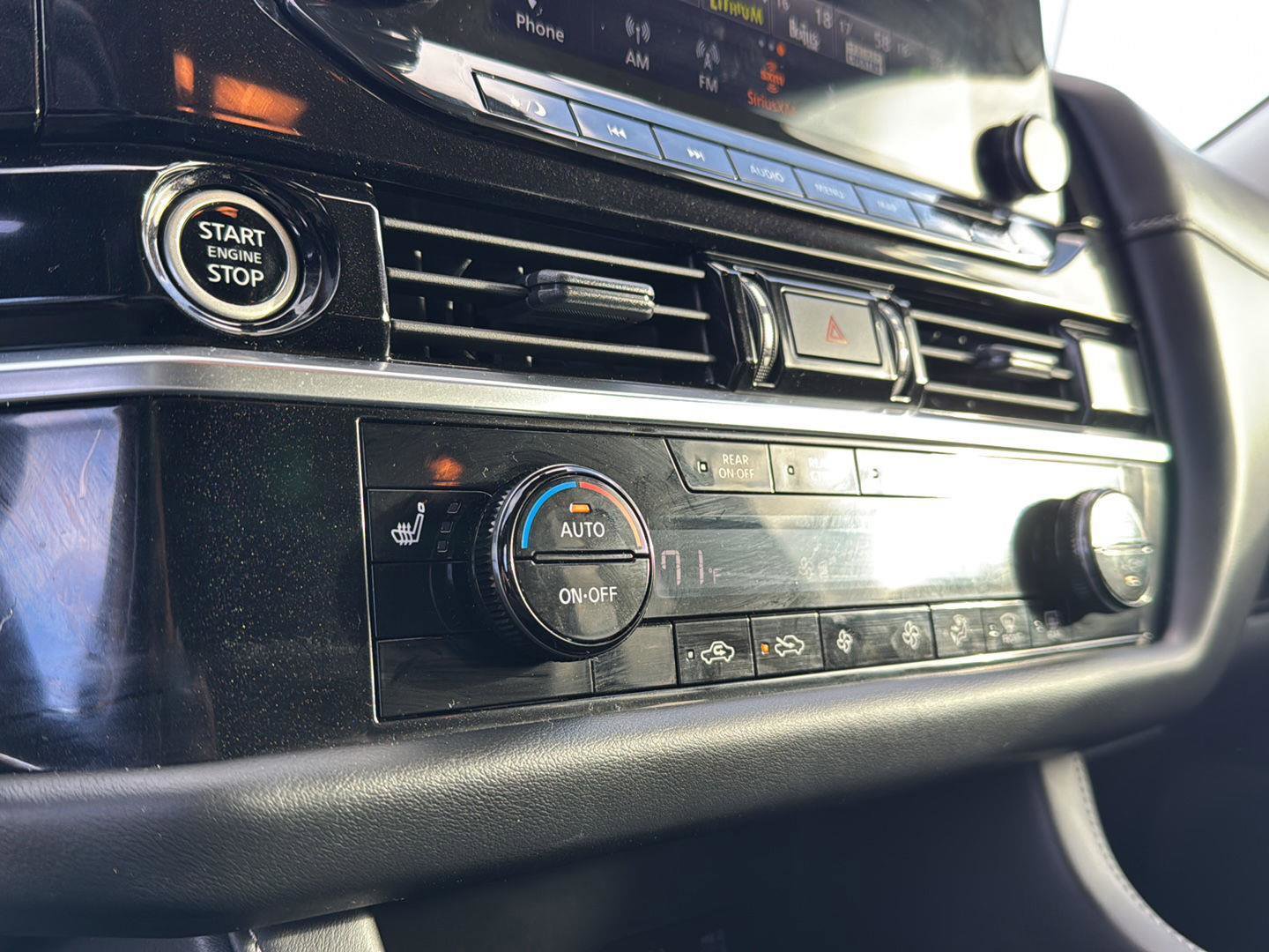 Used 2024 Nissan Pathfinder SL image 23