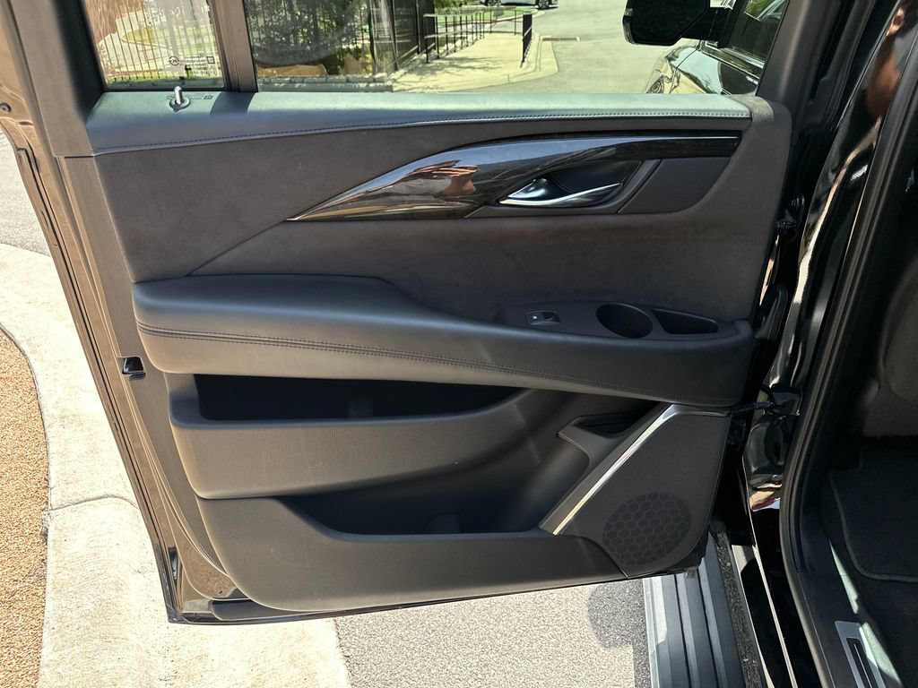 Used 2016 Cadillac Escalade ESV Platinum AWD/4WD image 33