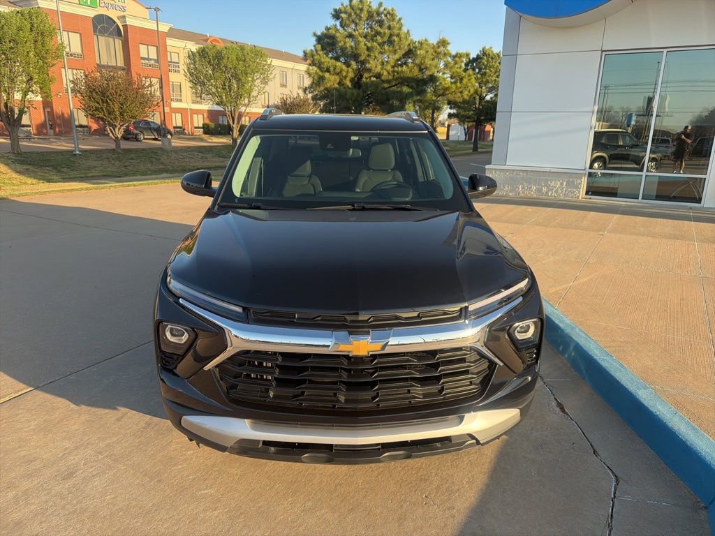 Used 2024 Chevrolet TrailBlazer LT w/ LT Cold Weather Package AWD/4WD image 3