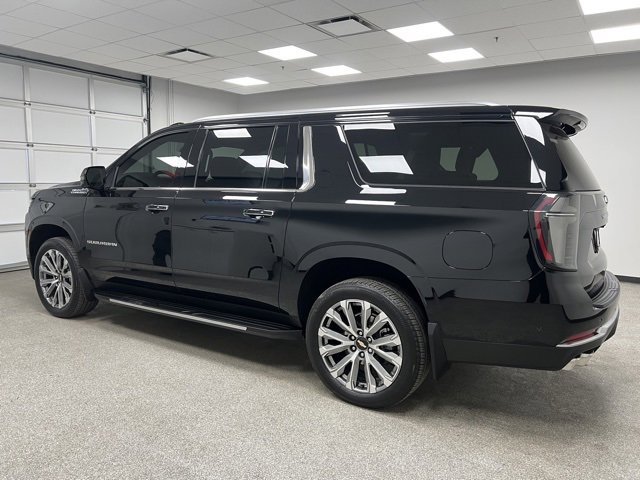 Used 2025 Chevrolet Suburban High Country image 7