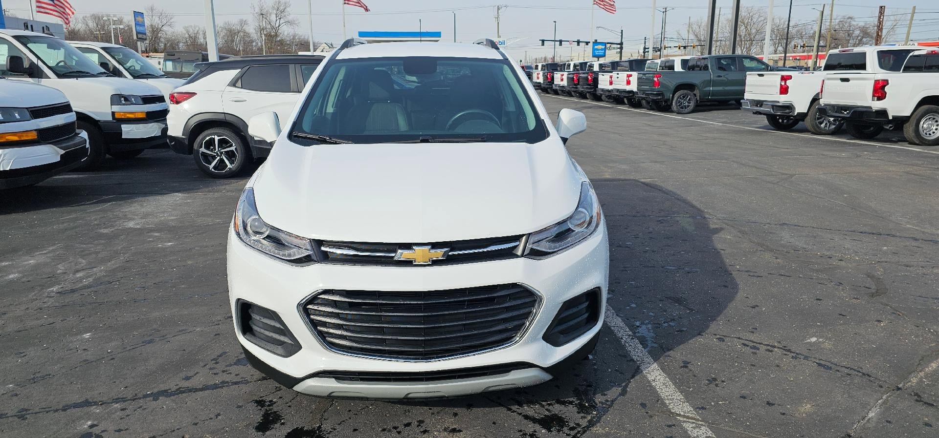 Used 2022 Chevrolet Trax LT w/ LT Convenience Package AWD/4WD image 2