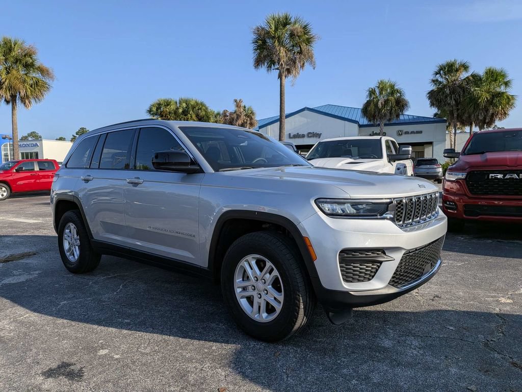 Used 2024 Jeep Grand Cherokee Laredo