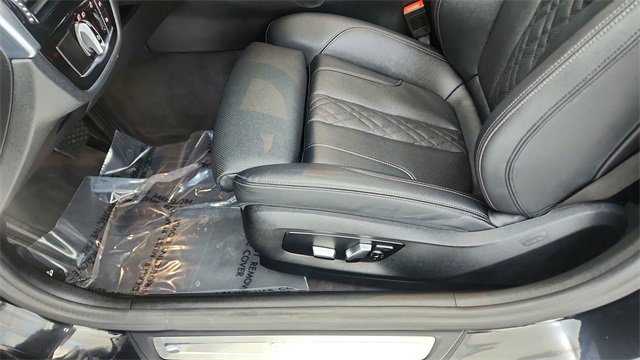 Used 2023 BMW 530e xDrive w/ Premium Package image 33