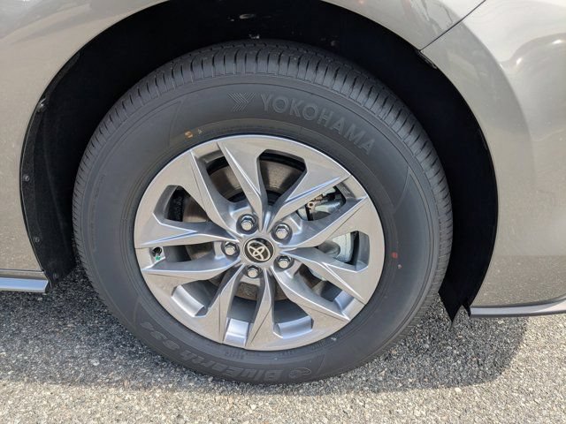 New 2026 Toyota Sienna XLE FWD image 11