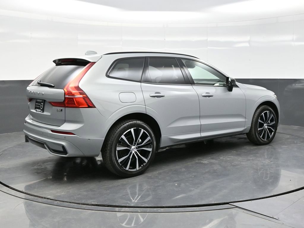 Used 2025 Volvo XC60 B5 Plus image 7