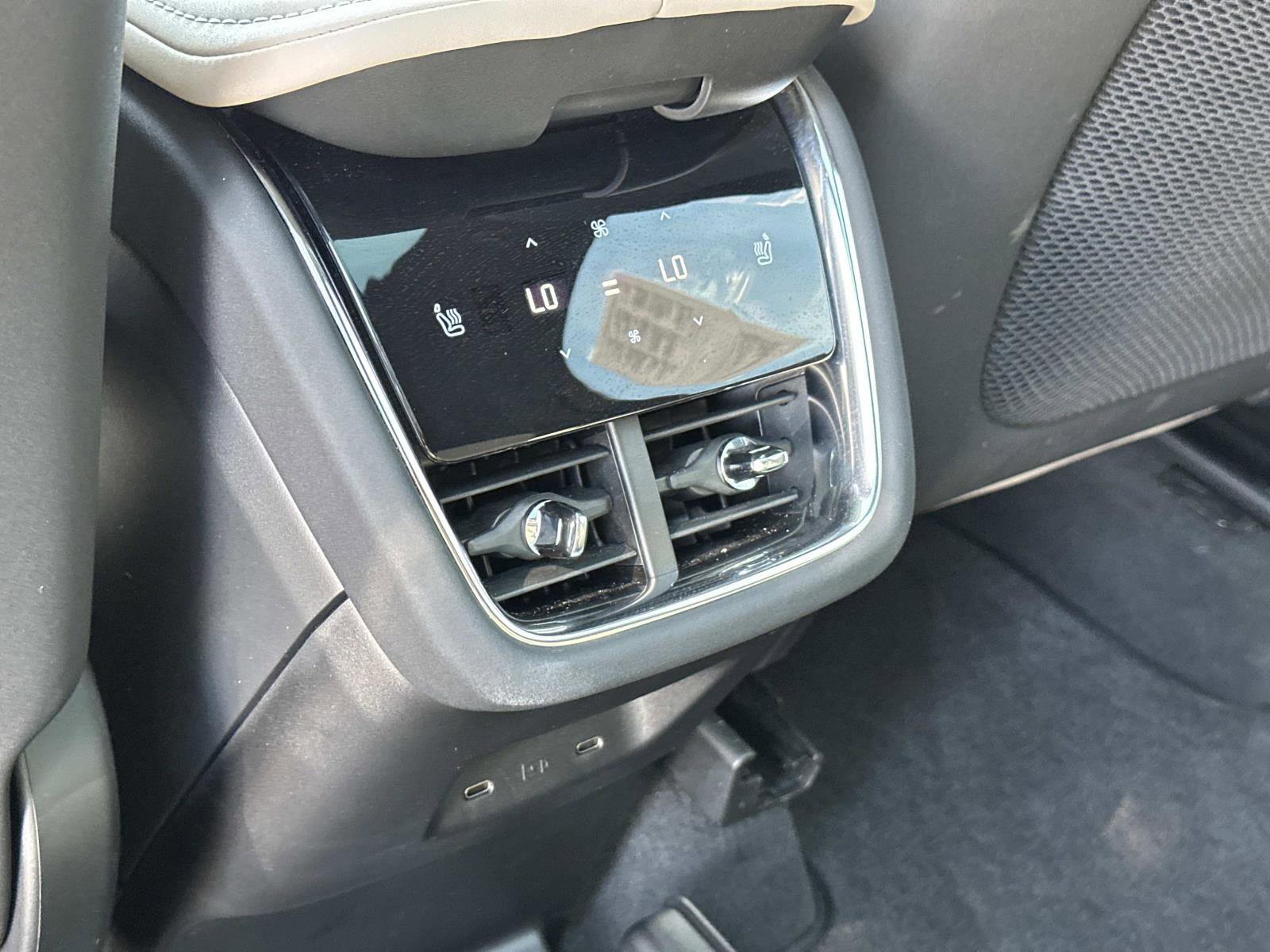 Certified 2025 Volvo EX90 Plus AWD/4WD image 22