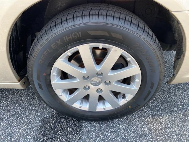 Used 2013 Chrysler Town & Country Touring FWD image 10