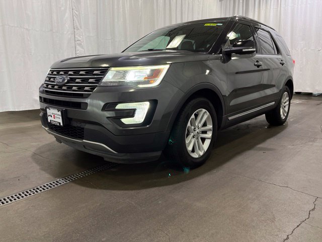 Used 2017 Ford Explorer XLT w/ Equipment Group 202A FWD image 27