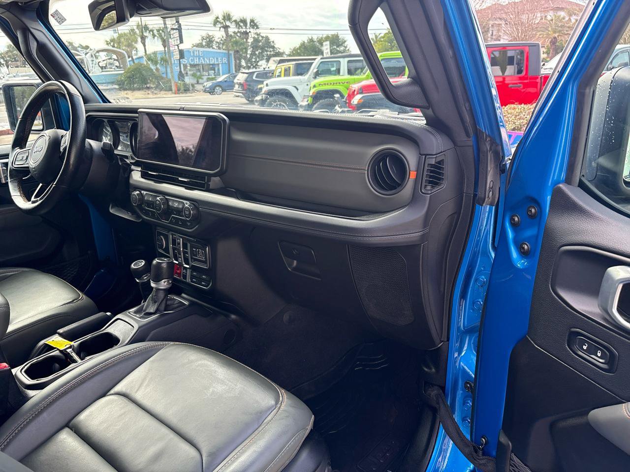 Used 2024 Jeep Gladiator Mojave AWD/4WD image 9