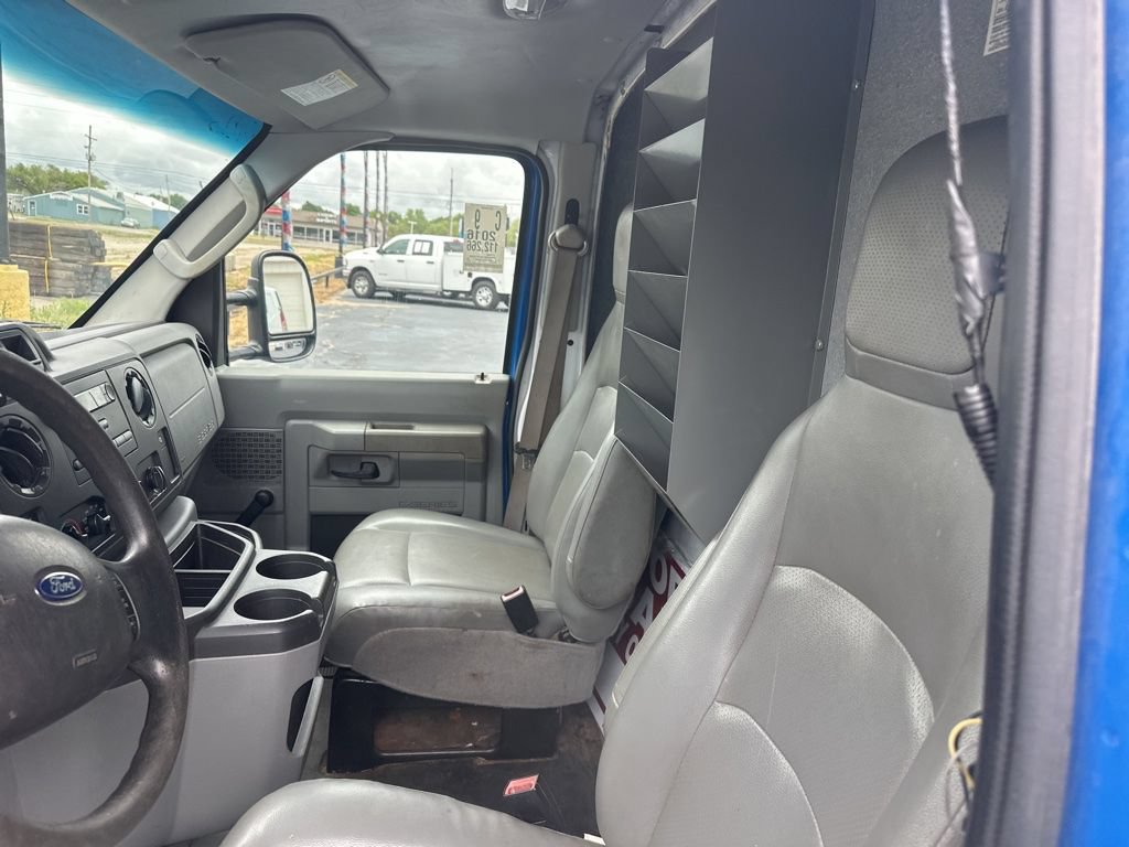 Used 2016 Ford E-350 and Econoline 350 Super Duty RWD image 2