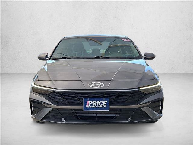 Used 2024 Hyundai Elantra SEL FWD image 2