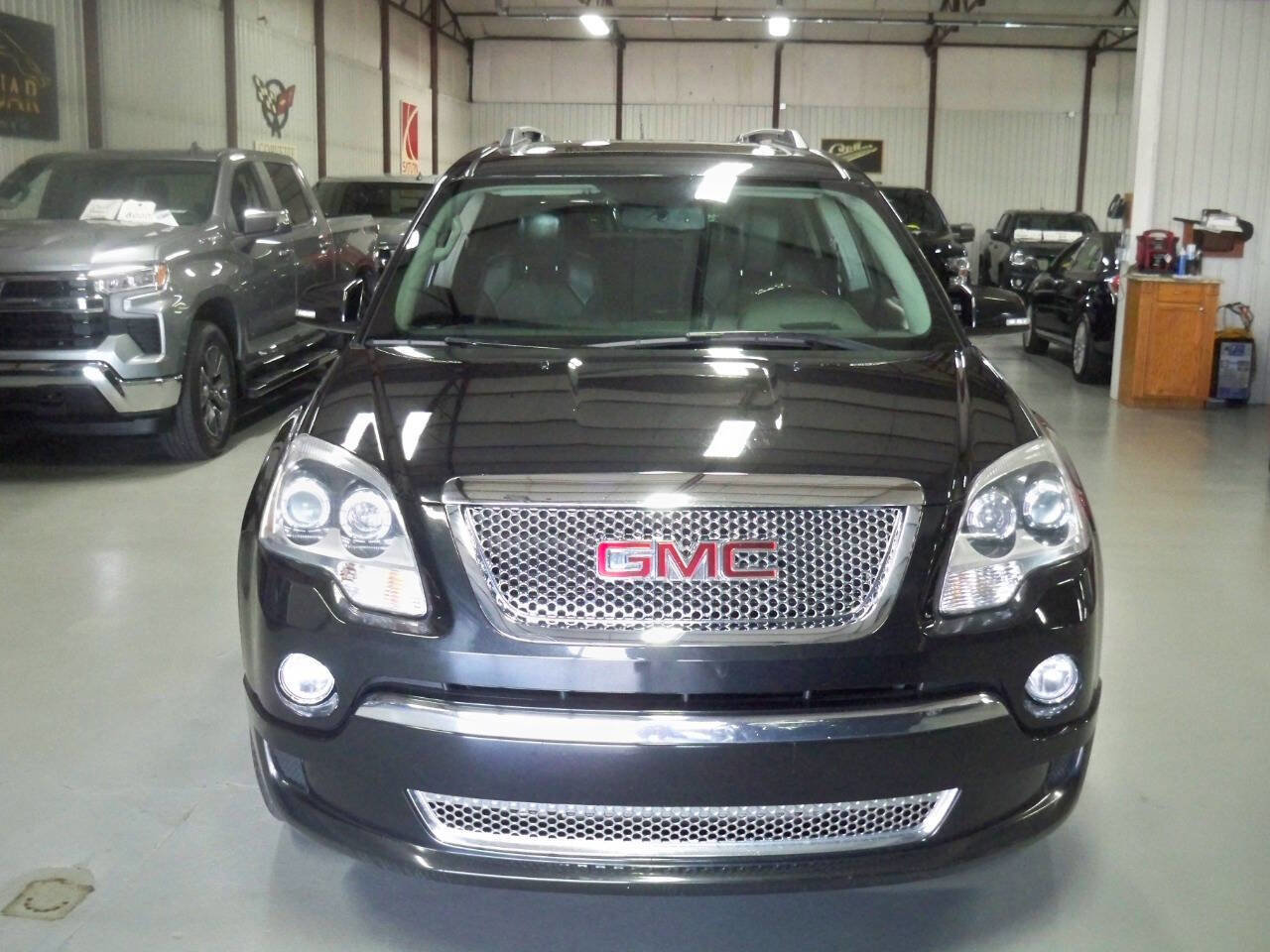 Used 2012 GMC Acadia Denali image 2