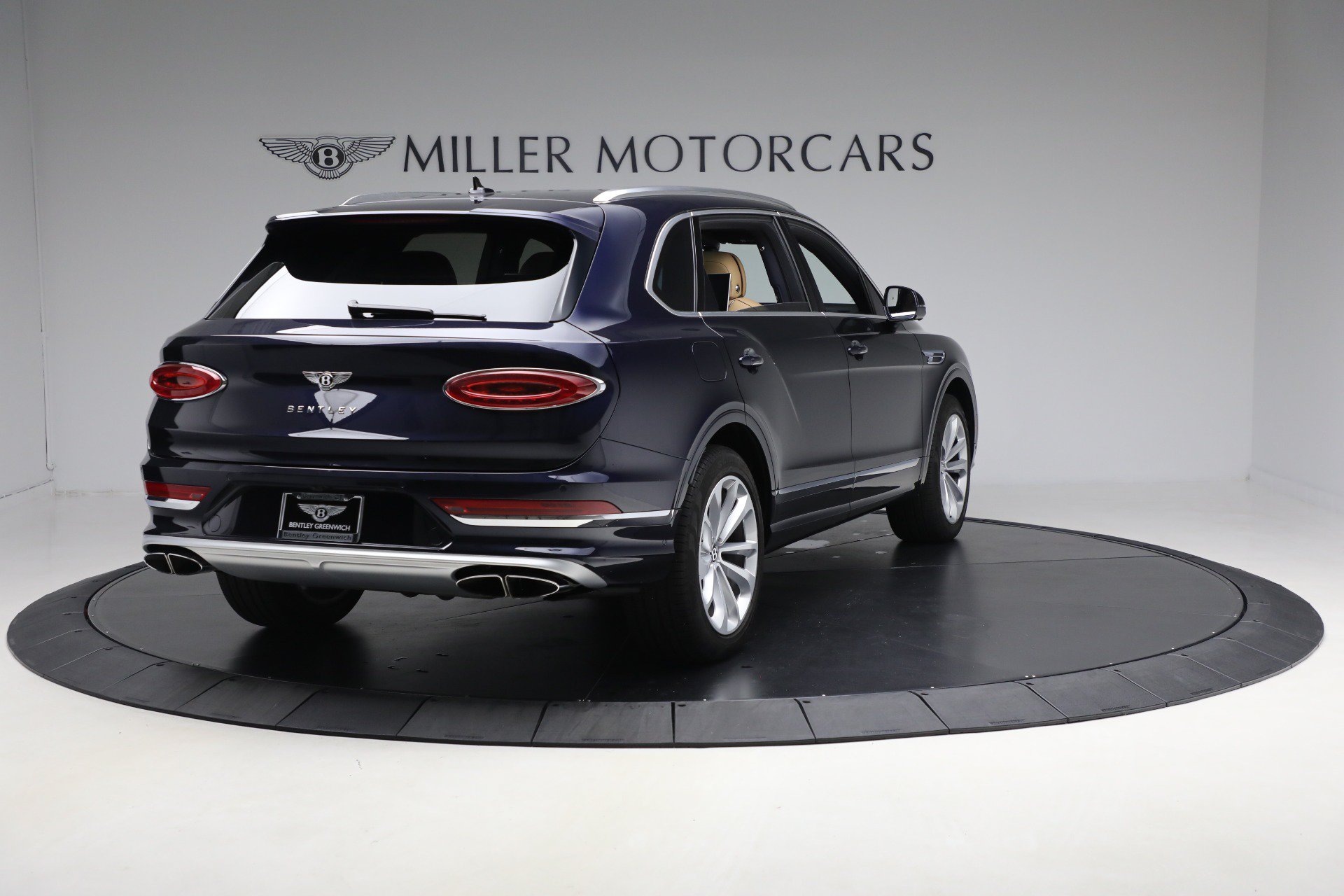 Certified 2024 Bentley Bentayga Extended Wheelbase AWD/4WD image 6