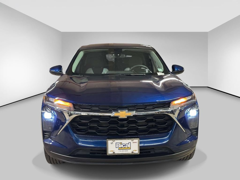 Used 2024 Chevrolet Trax LS w/ LS Convenience Package FWD image 8