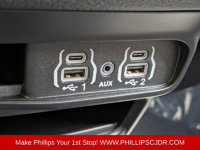 Used 2025 Chrysler Pacifica Select FWD image 20
