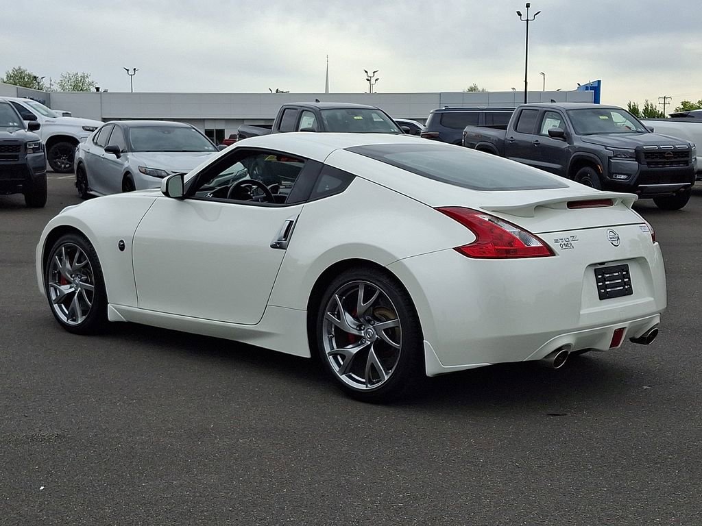 Used 2017 Nissan 370Z Coupe RWD image 4