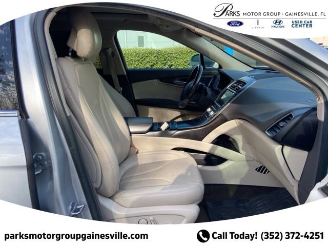 Used 2017 Lincoln MKX Reserve FWD image 17