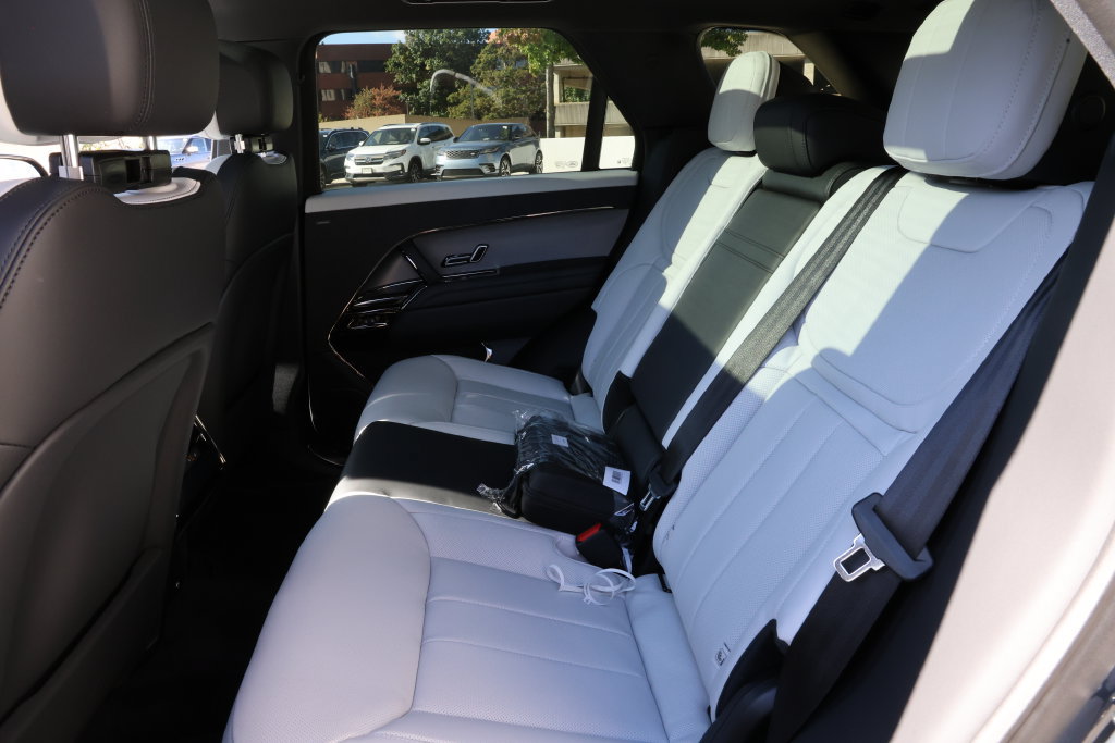 New 2026 Land Rover Range Rover Sport Dynamic SE AWD/4WD image 31