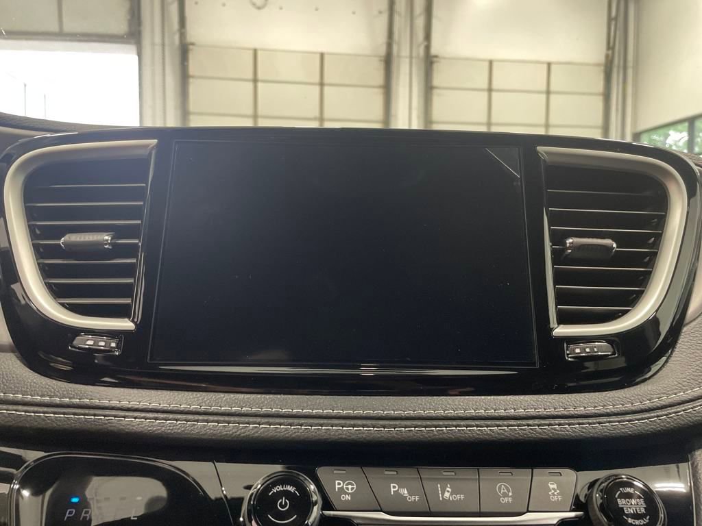 New 2025 Chrysler Pacifica Select image 16
