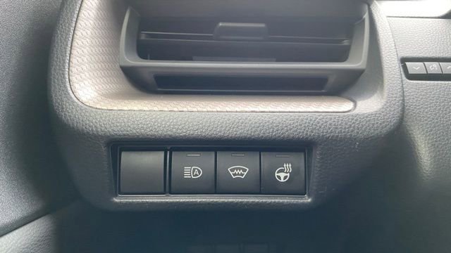 Used 2023 Toyota Prius XLE image 28