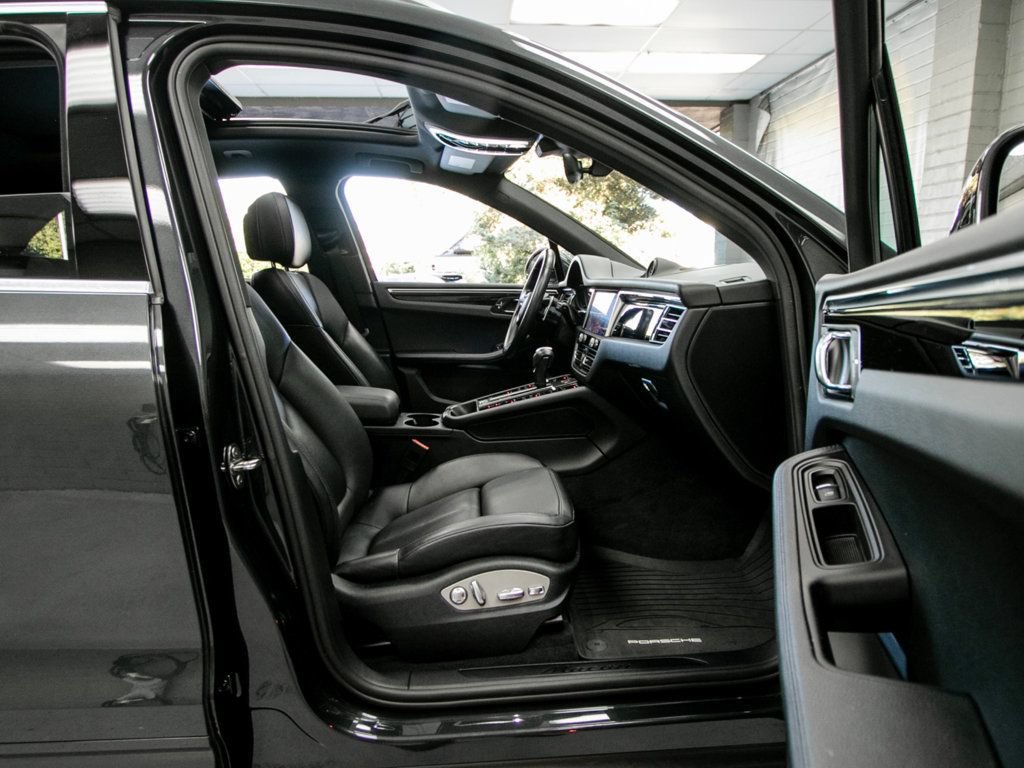 Used 2024 Porsche Macan Turbo AWD/4WD image 18