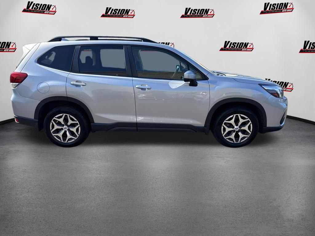 Used 2019 Subaru Forester Premium AWD/4WD image 4