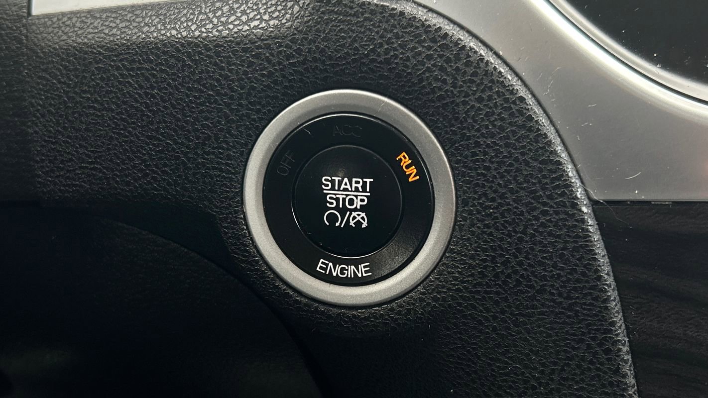 Used 2016 Chrysler 300 Limited image 30