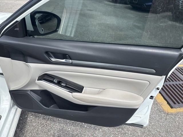 Used 2024 Nissan Altima 2.5 SL FWD image 15