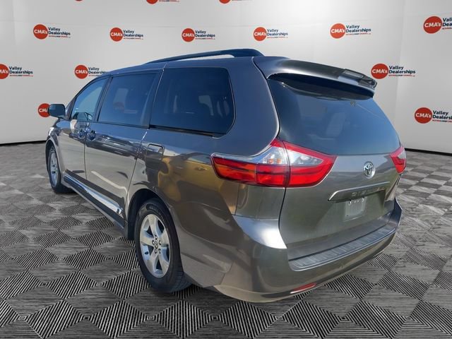 Used 2020 Toyota Sienna LE FWD image 2