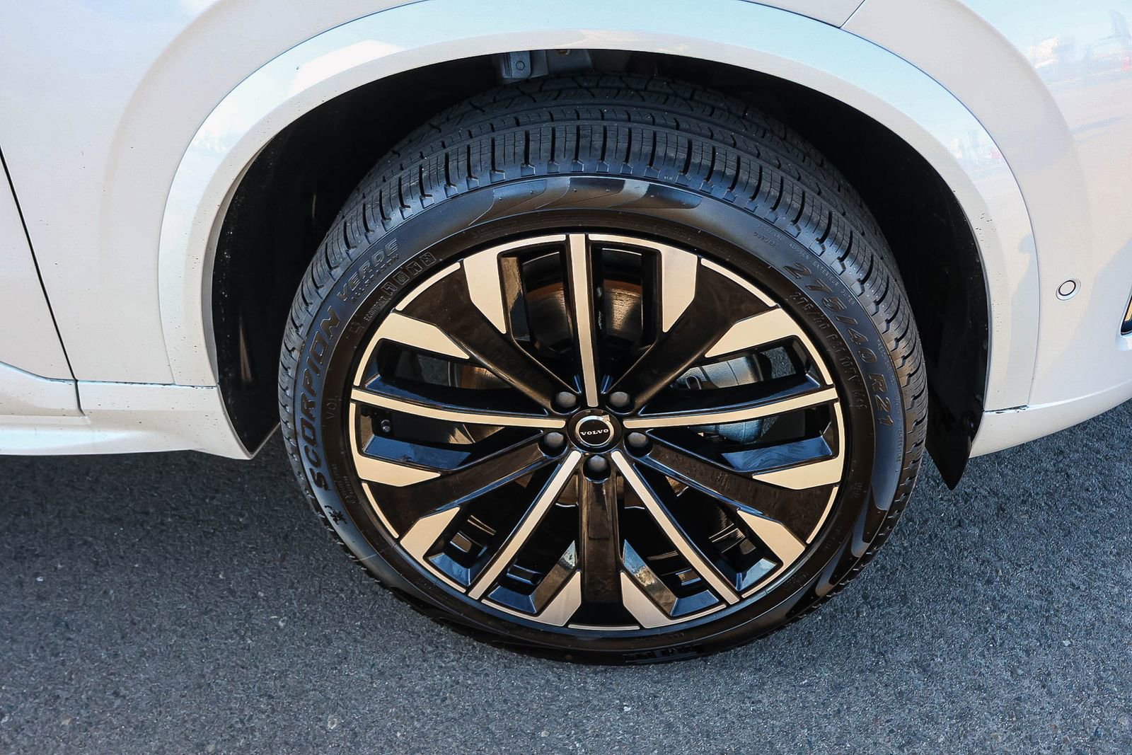 Used 2026 Volvo XC90 B5 Plus w/ Protection Package AWD/4WD image 15