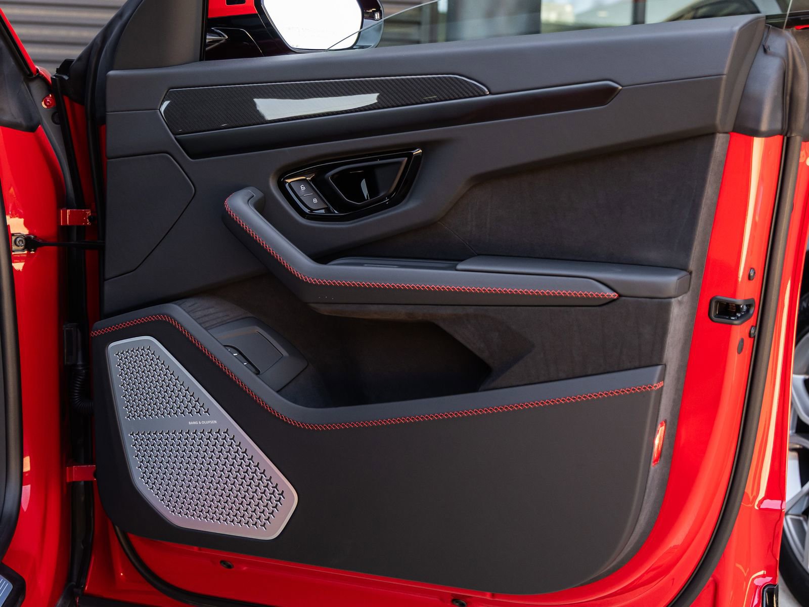 Used 2026 Lamborghini Urus SE image 43