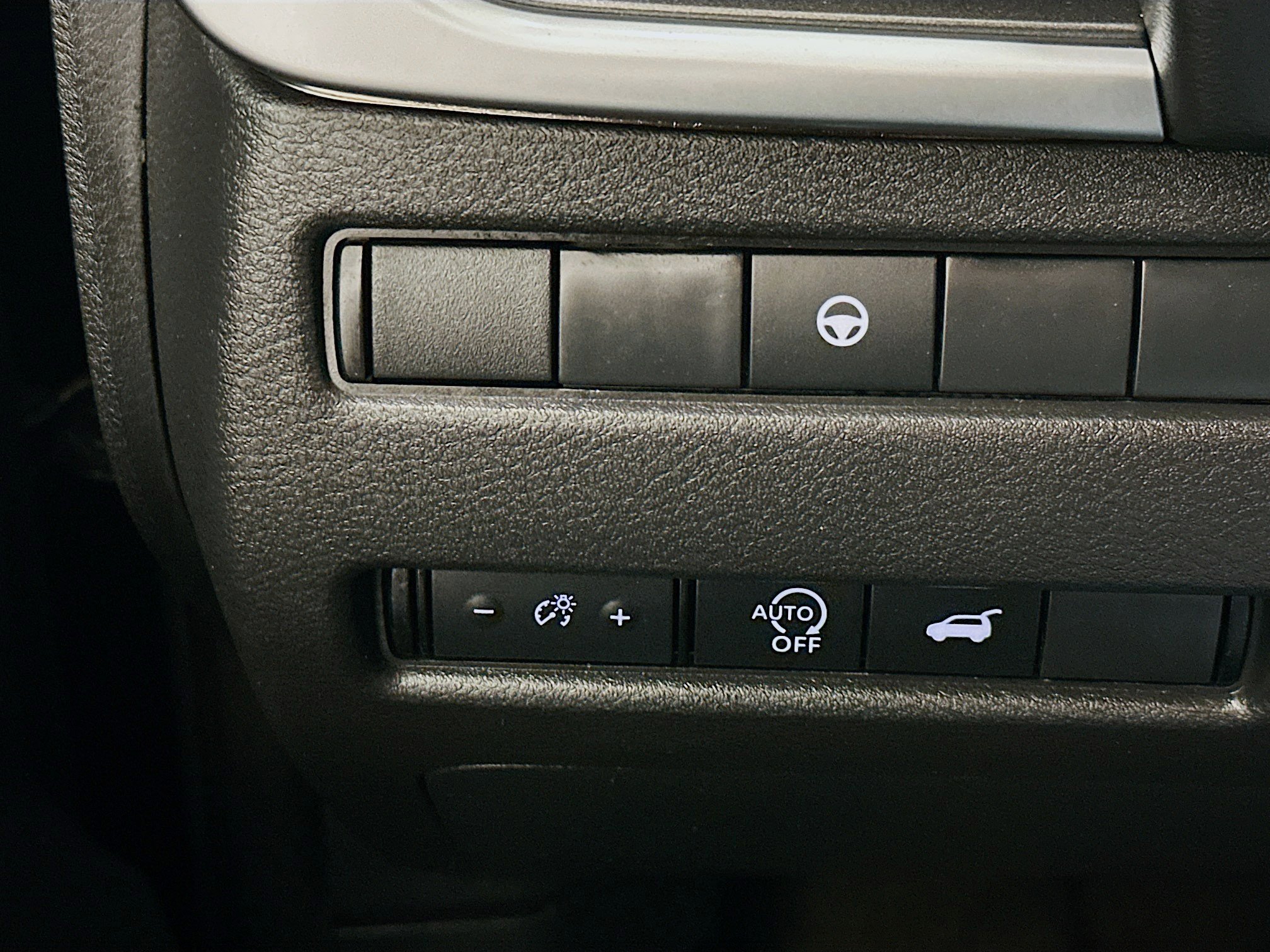 Used 2025 Nissan Rogue SV image 17