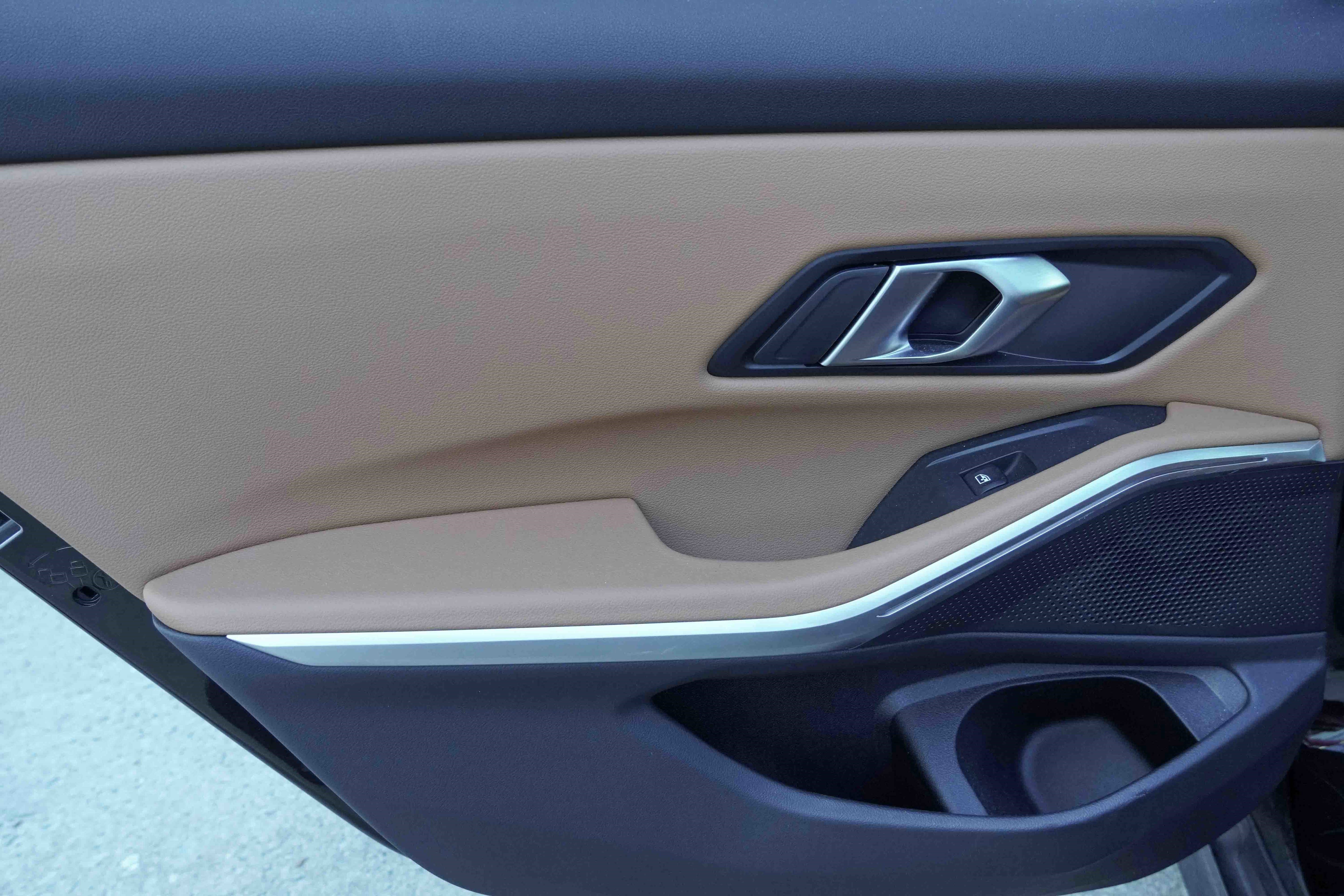 Used 2024 BMW 330i Sedan w/ Convenience Package image 32