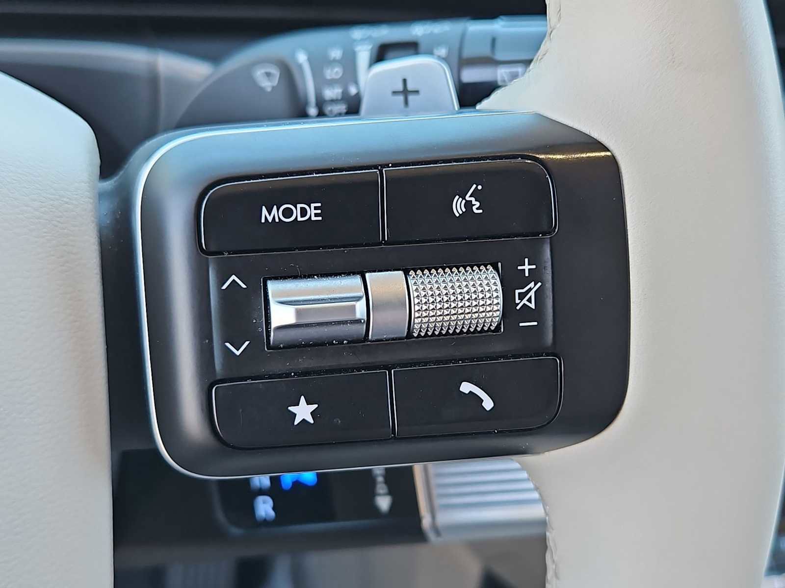 Certified 2025 Hyundai Santa Fe SEL image 24