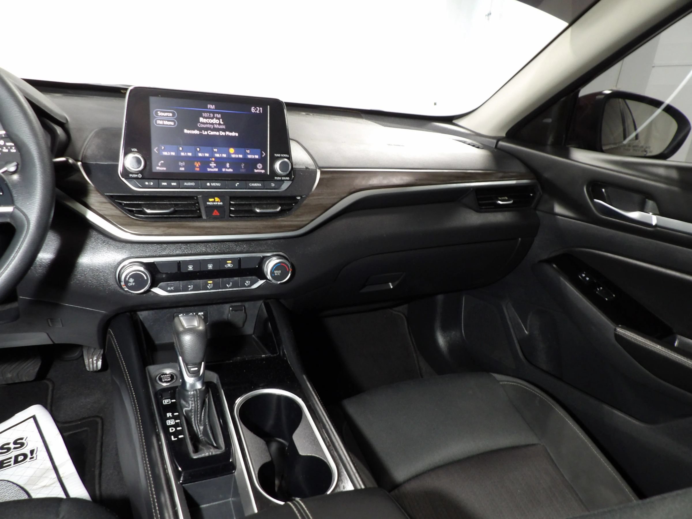 Used 2023 Nissan Altima 2.5 SV FWD image 14