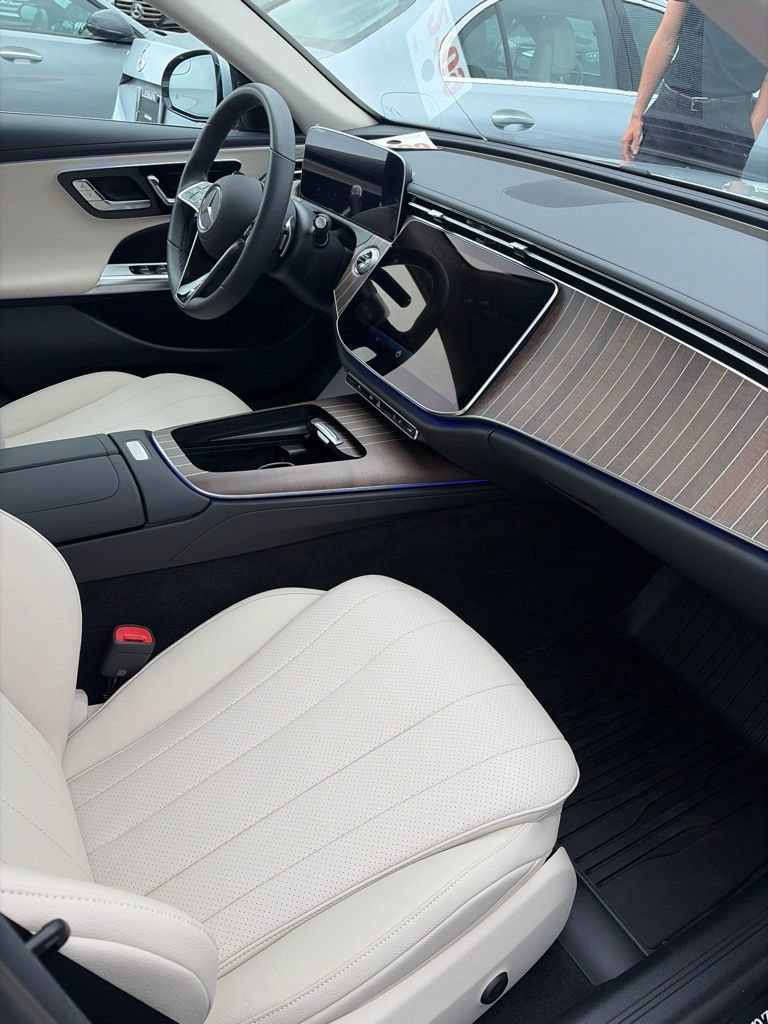 Used 2025 Mercedes-Benz E 350 4MATIC Sedan image 2