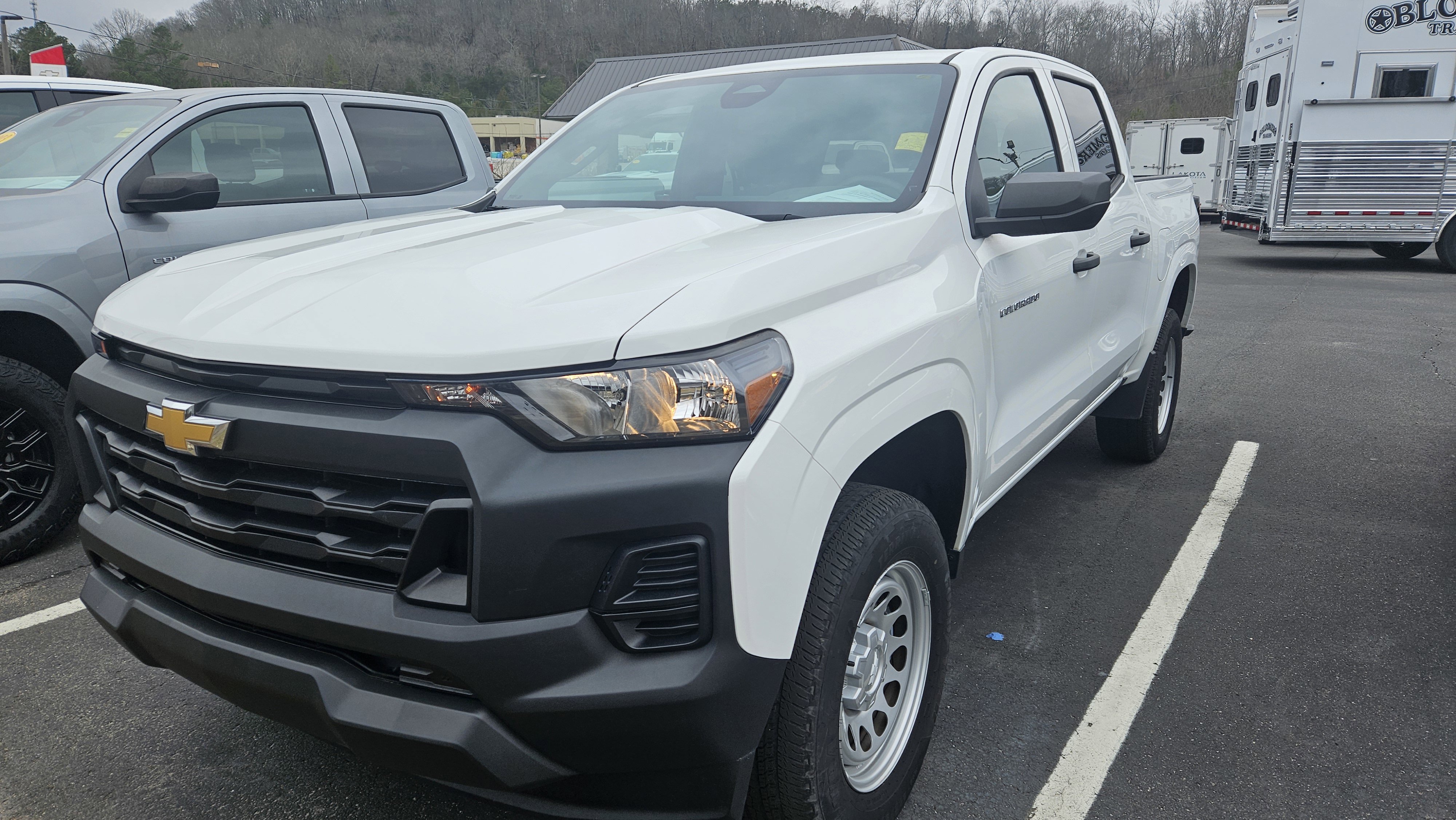 Used 2023 Chevrolet Colorado W/T image 2