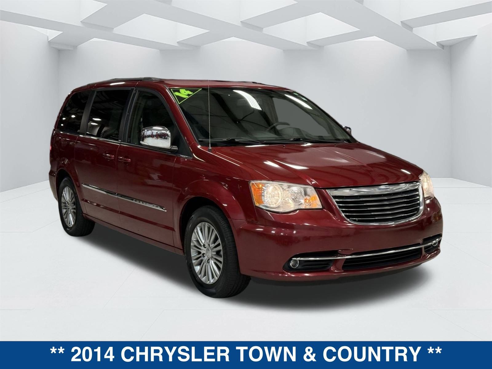 Used 2014 Chrysler Town & Country Touring-L image 2