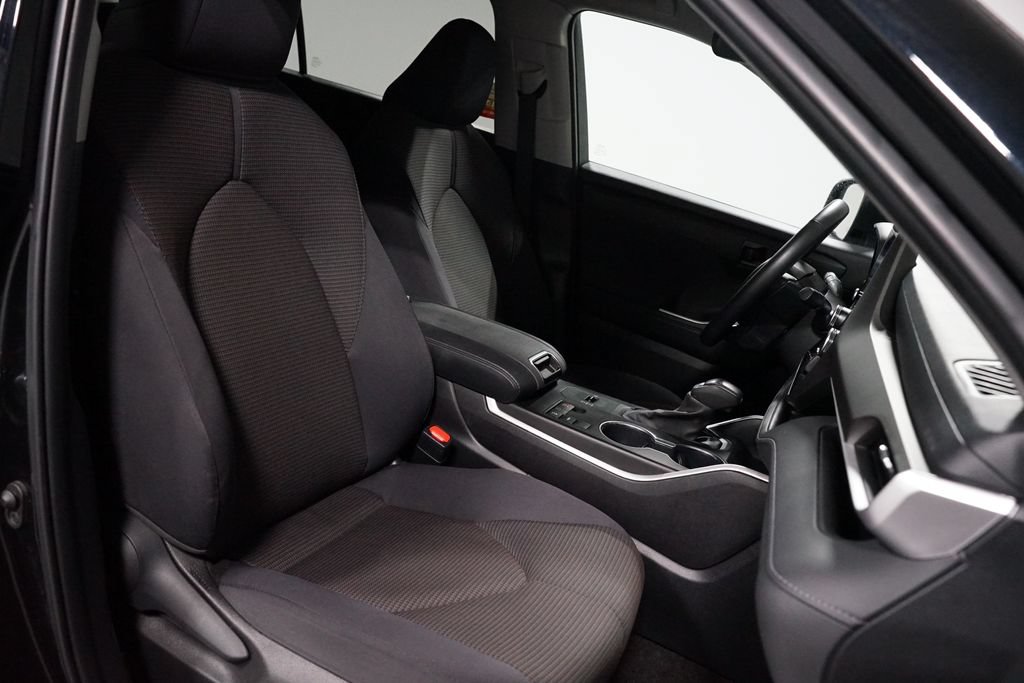 Certified 2024 Toyota Highlander LE FWD image 28