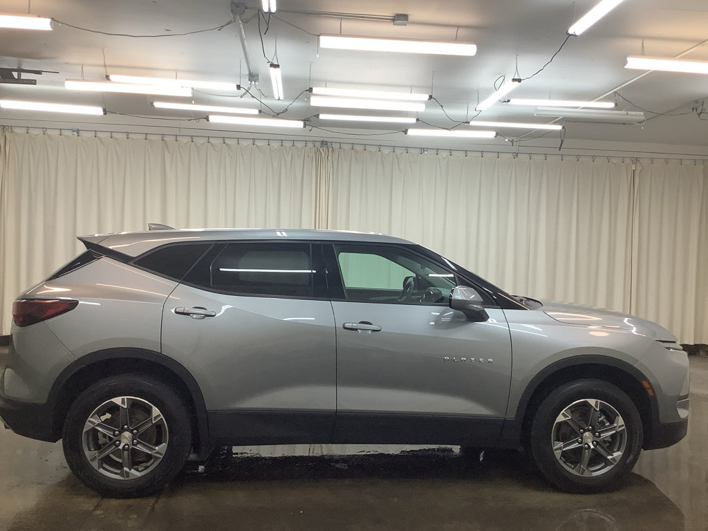 Used 2025 Chevrolet Blazer LT FWD image 5