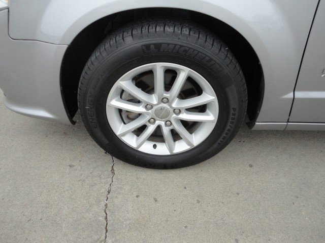 Used 2015 Dodge Grand Caravan SXT image 2