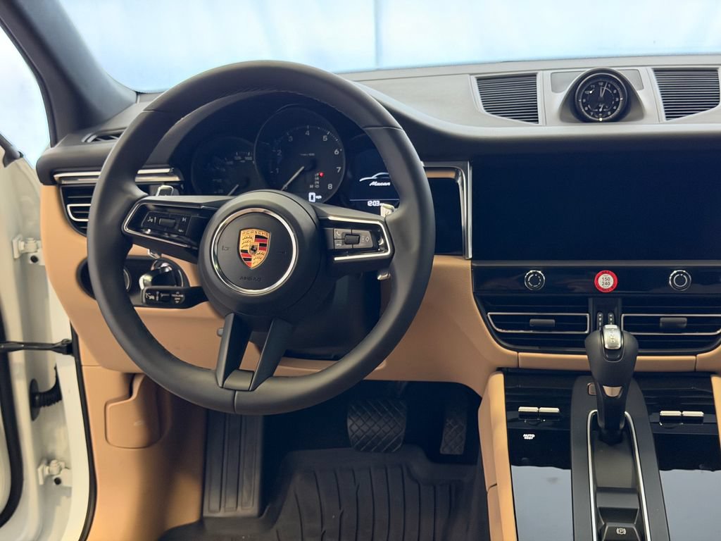 Used 2026 Porsche Macan AWD/4WD image 20
