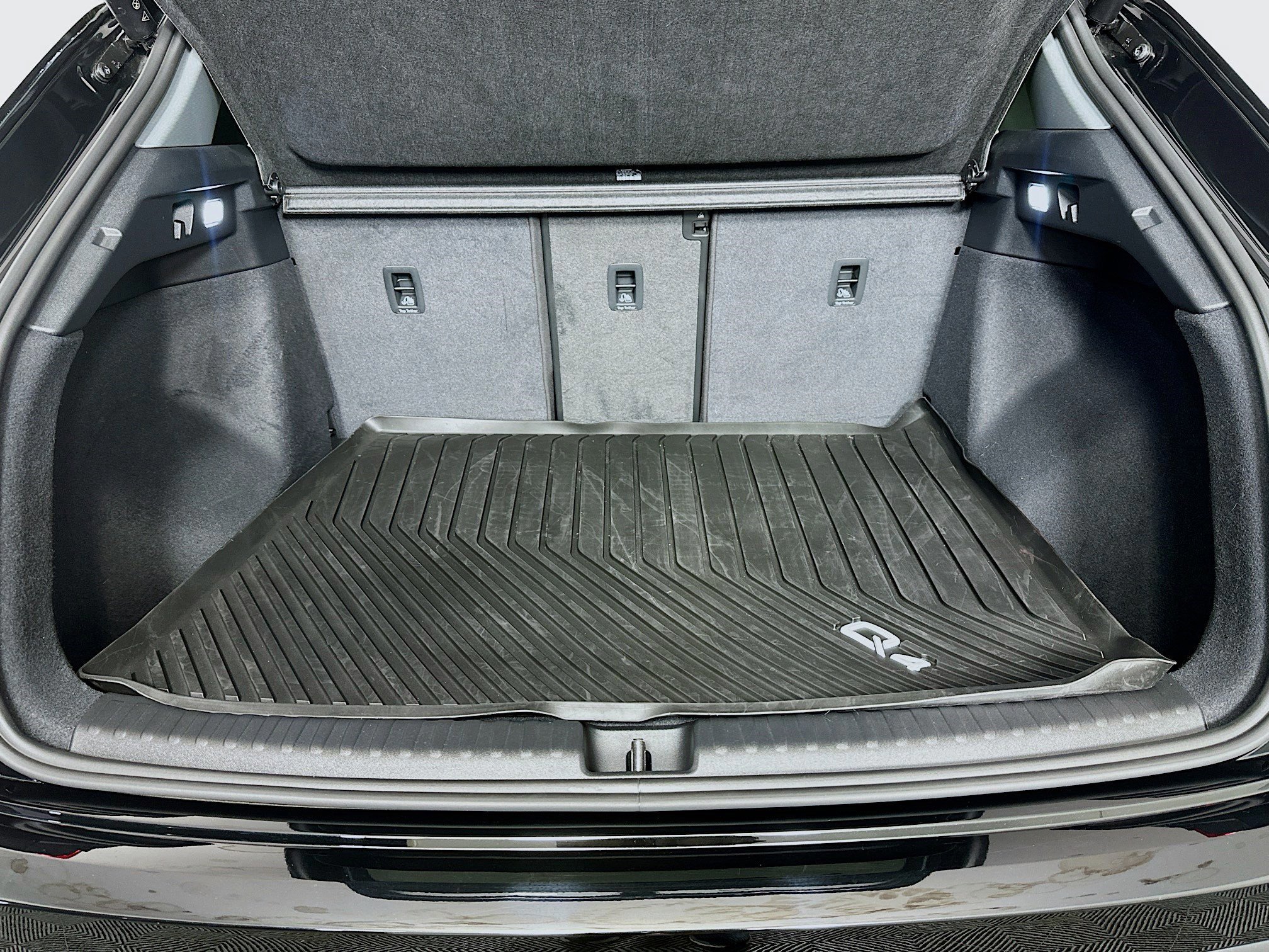 Used 2024 Audi Q4 e-tron Premium Plus w/ Premium Plus image 25